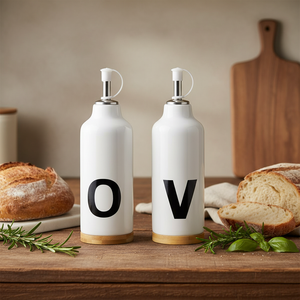 Ensemble de 2 bouteilles distributrices d'huile d'olive et de <span class=keywords><strong>vinaigre</strong></span> en céramique blanche, compatibles micro-ondes, design minimaliste pour la cuisine à domicile - Product Image 1