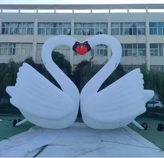 Cisne blanco de dibujos animados inflable de publicidad al aire libre grande de alta eficiencia