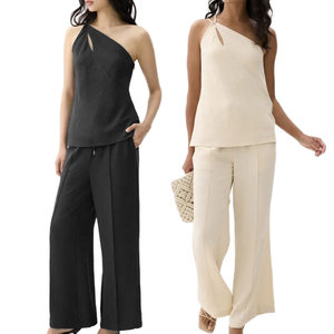 Conjunto de 2 piezas para mujer: Top halter sin mangas de punto plisado liso casual con <span class=keywords><strong>hombreras</strong></span>, top corto de un solo hombro y shorts con aberturas - Product Image 1