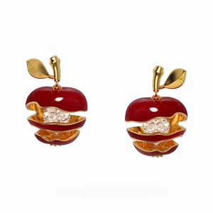 Boucles d'oreilles pendantes créatives en émail rouge plaqué or en forme de <span class=keywords><strong>pomme</strong></span> avec zircon en forme de cœur à l'intérieur, bijoux cadeaux pour femmes et filles, vente en gros - Product Image 1