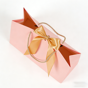 Sacs cadeaux en papier rose de qualité supérieure personnalisables en gros avec poignées torsadées à nœud doré pour l'emballage de cadeaux de mariage - Product Image 2