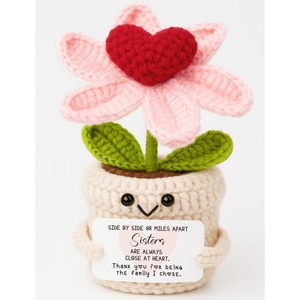 Fleur en crochet faite à la main en forme de cœur - Cadeau sentimental pour la meilleure amie, maman, elle - Décoration de bureau tricotée mignonne et éternelle - Product Image 6
