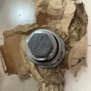 Les soupapes de décharge de contre-pression pour les réservoirs d'huile hydraulique de 6018, 6030, 6040, RH120C et RH170 sont de 479 à 2932. - Product Image 1