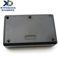 Boîtier électronique rectangulaire en plastique ABS noir moulé par injection avec ouverture de port pour module de circuit de contrôleur PCB