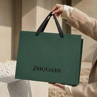Sacs en papier personnalisés Newsense avec logo pour boutique de vêtements, sac de shopping vert foncé mat avec poignées en ruban pour robes et cadeaux