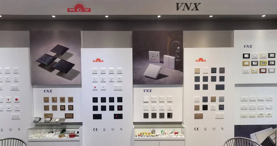 British Standard Acrylic Luxury Style 100000 Times Mechanical Life Wholesale Power Wall 2 Gang 1/2 Way Switches