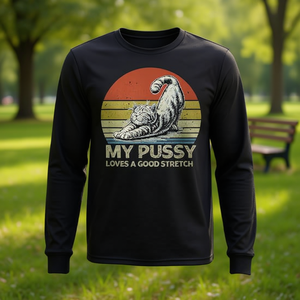 Camiseta de Manga Larga Unisex con Cuello Redondo y Estampado de Serigrafía para Actividades Promocionales: Mi Perra Adora un Buen Estiramiento - Product Image 2