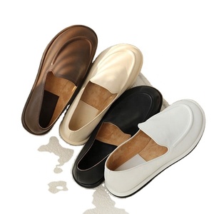 Chaussons en cuir HQY à bout rond, en cuir véritable, semelle extérieure en caoutchouc, confortables et durables, chaussures d'été pour femmes - Product Image 1
