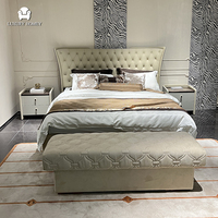 Ensemble de meubles de chambre à coucher haut de gamme en bois massif pour hôtel, lit Queen Size, mobilier de chambre pour projet hôtelier ou de villa