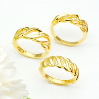 Tejido en Oro |   Anillo trenzado de oro de 18 quilates con diamantes GIA engastados en pavé |   Elegante Estilo Diario