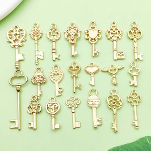 Pendentif clé en forme de cœur creux, en alliage de zinc plaqué, taille moyenne, accessoires de bijoux DIY pour projets créatifs - Product Image 1
