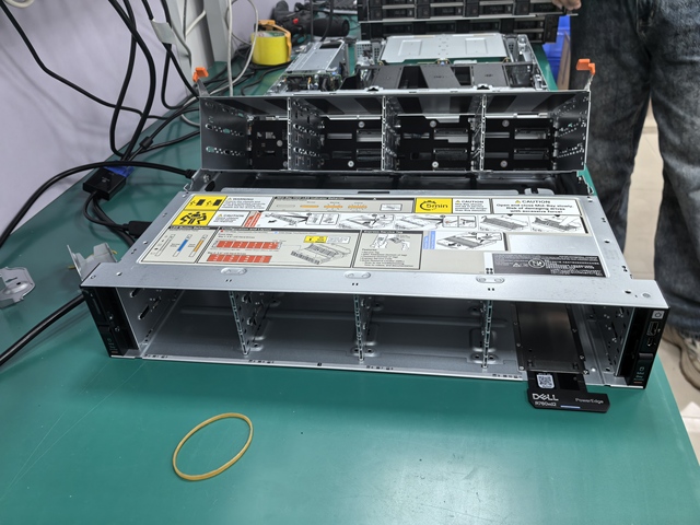 AI GPU Host Remote File Sharing Database Stock 2U Rack Server PowerEdge R760XD2