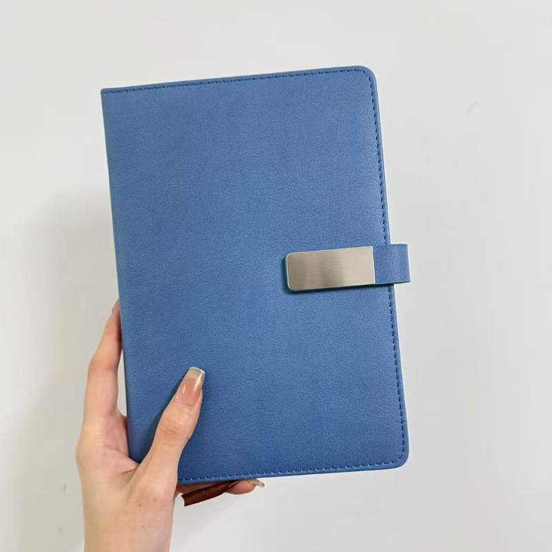 Papier de marque blanc, format A5, avec boucle plate cloisonné pour page d'écriture.