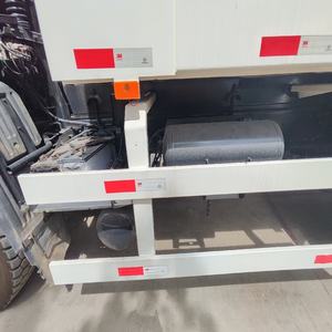 Camion à benne basculante HINO 700 6x4 d'occasion d'origine du Japon, Euro 4, boîte de vitesses manuelle à 10 rapports, moteur diesel - Product Image 6