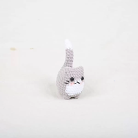 Peluche chat tricotée à la main, porte-clés mignon, idéal comme cadeau d'anniversaire et décoration de sac