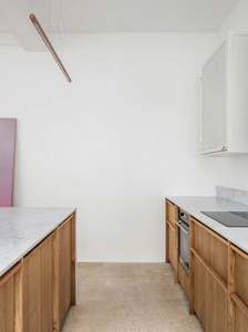 Mueble de Cocina con Fregadero y Herrajes, Diseño de Acero Inoxidable, Isla Blanca, Taburetes, Laca de Alto Brillo, Muebles Modernos de Pared - Product Image 6