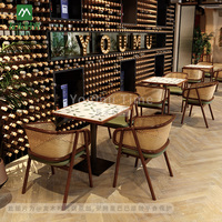 Meubles commerciaux en gros : Tables et chaises modernes en rotin tressé, durables et écologiques pour cafés, bars et restaurants, ainsi que banquettes en bois massif.