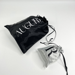 Pochette à cordon en satin gris argenté personnalisée, logo imprimé noir, sac cadeau en satin de soie pour bijoux et emballage cosmétique - Product Image 2