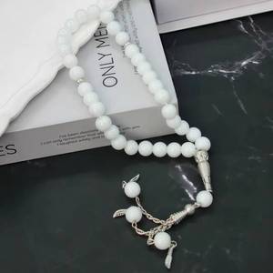 YASEEN Tasbih Étnico de Ágata Sintética a Rayas Resistente a la Decoloración, 10mm, 33 Cuentas, Cómodo para Sostener en la Mano, Accesorio Diario Musulmán para Dhikr - Product Image 1
