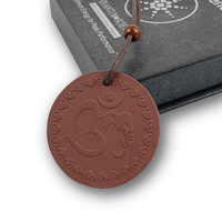 Pendentif Bio-Énergétique Quantique à Ions Négatifs Nano Scalaire, Protection EMF, Collier Minéral pour la Santé CAMAZ CM 8009 Noir/Rouge Foncé