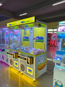 Playfun Games Nouvelle conception Machine à cadeaux et jouets en peluche, Jeu d'arcade à grue, Distributeur automatique de jouets <span class=keywords><strong>World</strong></span> Game à vendre - Product Image 4