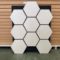 Panneaux acoustiques modernes et élégants en lattes avec absorption sonore hautement efficace pour studio de musique, chambre, hôtel et salle.