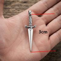 Pendentif poignard tête de mort en acier inoxydable, breloque collier mini épée gothique pour hommes et femmes, bijoux motards