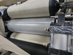 Machine automatique XINYUN à bon prix pour la fabrication <span class=keywords><strong>de</strong></span> serviettes en papier pliées en V et <span class=keywords><strong>de</strong></span> mouchoirs, 380V, 80-110m/min, à vendre - Product Image 4