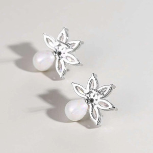 Orecchini a Perno con Motivo Floreale per Donne, Design Elegante con Perline, Accessori per Orecchie da Indossare Quotidianamente - Product Image 3