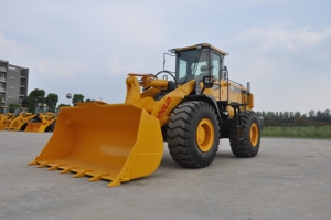 جرافة أمامية بعجلات كبيرة قابلة للسحب بالديزل جديدة 4x 4 مع تضمين محمل هيدروليكي - Product Image 3