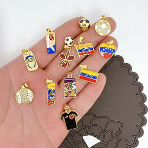 Vente en gros de colliers et pendentifs de mode en cuivre, motifs drapeaux du Venezuela, de Cuba et d'Amérique du Sud - Product Image 1
