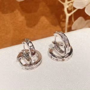 Boucles d'oreilles en or véritable 18 carats avec diamants lignes élégantes - Product Image 1