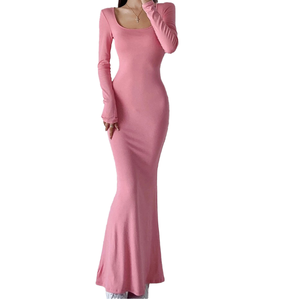Robe pull longue moulante rose à col carré pour femme, sexy, style club, tricotée, extensible, couleur unie, manches longues - Product Image 1