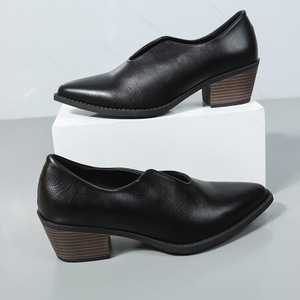 Pointed Toe Thick Heel Slip-on Women's Small Leather Shoes Autumn Arrival Plus Size British Style Retro Mid-heeled Flats - Product Image 4