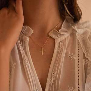Collar Clásico y Sencillo de Acero Inoxidable con Cruz para Mujer, Colgante Impermeable de Moda para Uso Diario, Joyería para San Valentín o Cumpleaños - Product Image 5