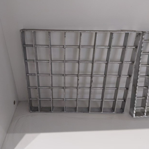 Grille de drainage <span class=keywords><strong>rectangulaire</strong></span> en acier inoxydable pour couvercle de marche d'escalier, robuste et étanche - Product Image 2
