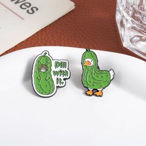 Al por mayor Novedad 2026 Pin de metal personalizado y bonito con diseño de pepinillos, patos y gatos estilo caricatura - Product Image 3