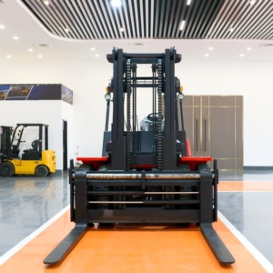 Montacargas Todoterreno de Alta Potencia con Tracción en las Cuatro Ruedas, Montacargas Diésel para Transporte de Materiales en Oferta - Product Image 2