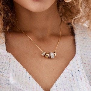 Collar de Moda Personalizado con Piedra de Nacimiento, Cuentas de Esmalte Blanco y Cristal, Chapado en Oro de 18k, Resistente al Agua y al Deslustre - Product Image 4