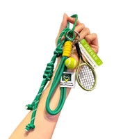 Porte-clés de tennis de table comme cadeau pour le sac à dos de votre ami, un cadeau haut de gamme pour les fans de basketball et de football.