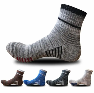 Chaussettes ras du cou à rayures mélangées pour hommes, chaussettes de course durables, chaussettes décontractées d'extérieur avec soutien de la voûte plantaire, vente en gros personnalisée OEM - Product Image 2