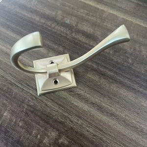 Hochwertige Möbel beschläge Wand haken Werkseitig gelieferte Kleider haken aus Zink legierung - Product Image 3