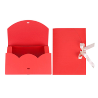 Boîte en papier écologique en matériau recyclé, style enveloppe pliable, gaufrage à chaud doré pour l'emballage de t-shirts, chemises, serviettes et cadeaux
