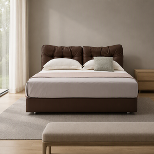 Cabecera Acolchada Tapizada con Botones, Base de Plataforma Baja, Cuero PU Color Chocolate, Patas de Metal, para Recámara Principal de Hotel - Product Image 1