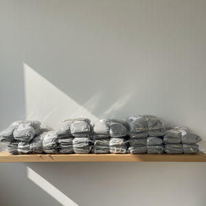 Déstockage de vêtements en gros, lots de vêtements de mode, styles variés, surplus de vêtements prêts à être expédiés - Product Image 1
