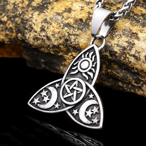 Yunnique Collar de acero inoxidable con colgante de triple diosa, diseño de sol, estrella y luna, joyería unisex, regalo - Product Image 2