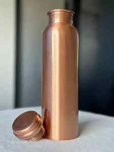 Botella de agua de cobre impresa con estilo de lujo, clásica, sin BPA, a prueba de fugas con beneficios ayurvédicos para la salud, gimnasio de oficina y viajes - Product Image 5