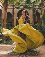 Robe de soirée en satin LM D385 Chartreuse à col halter, corsage ajusté, fente haute ample, superpositions volumineuses et traîne au sol, robe de cérémonie