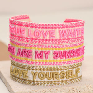 กำไลข้อมือออกแบบแต่งพู่สำหรับผู้หญิงปรับได้ปักตัวอักษรอุปกรณ์เสริมสายแฟชั่นที่กำลังมาแรง - Product Image 3