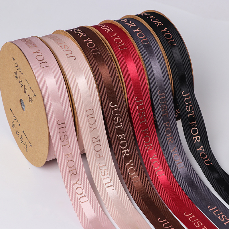 Оптовая продажа, логотип на заказ, полиэфирная Золотая фольга, атласная Цветочная подарочная лента для украшения упаковки